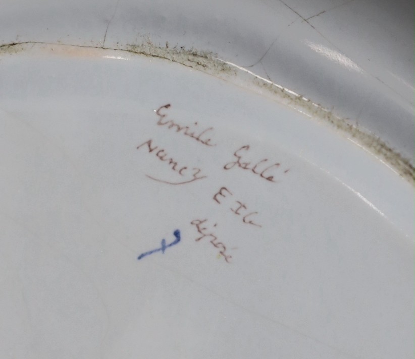 An Emile Gallé faience armorial plate, late 19th century, 26cm
